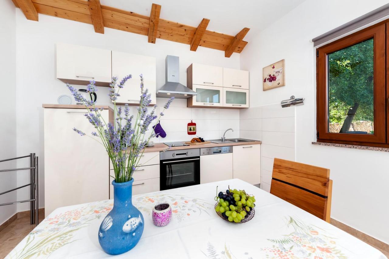 Apartment House Lena - 800 M From The Sea