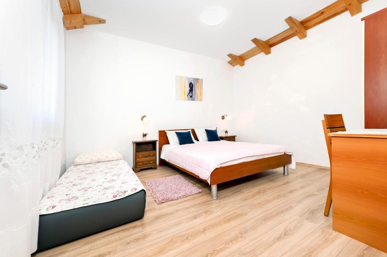 Apartment House Lena - 800 M From The Sea